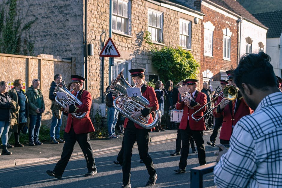 U.S. economy includes 236,000 tasks in March as labor market remains strong 1 U.S. economy includes 236,000 tasks in March as labor market remains strong