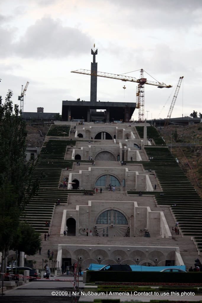 Did a billionaire GOP donor purchase Clarence Thomas part of the moon? Mind your company. 1 Clarence Thomas, Moon, GOP Donor